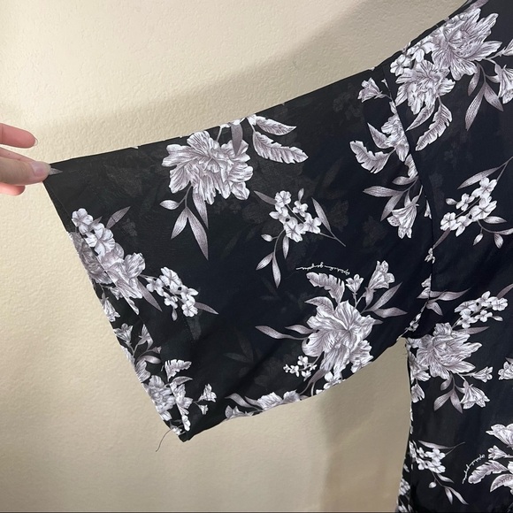 SPIRITUAL GANGSTER Kimono Womens OS Black Floral Open Tie Front Cover Up Boho - Picture 4 of 12